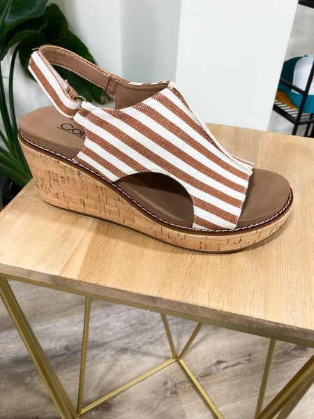 Corky’s Tan & White Wedge
